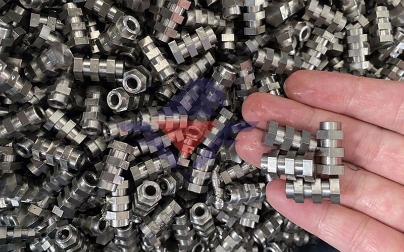 أسباب العمل مع Falcon CNC Swiss