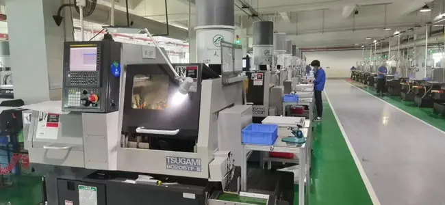 ماكينات اللولب السويسرية CNC: التاريخ والوظيفة والمزايا