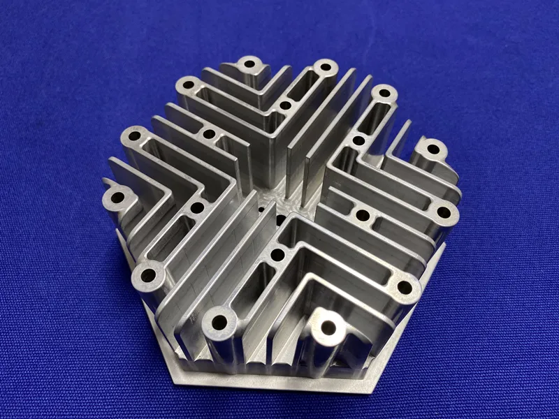 التصنيع باستخدام الحاسب الآلي (CNC) لمكونات 5G ومراكز البيانات
