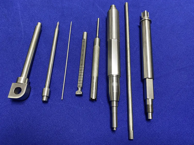 دبابيس قالب مصنعة باستخدام CNC