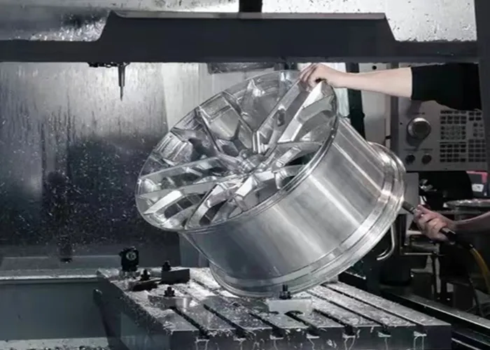تصنيع ألومنيوم دقيق باستخدام ماكينات CNC: دليل هندسي للأجزاء المعقدة من الألومنيوم ذات 5 محاور
