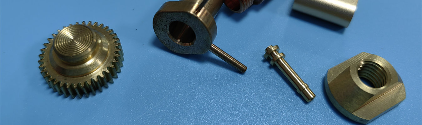 مسامير سويسرية مخصصة من النحاس الأصفر ومثبتات مُشكّلة بآلات CNC السويسرية لتطبيقات تصنيع الأجهزة الإلكترونية والموصلات