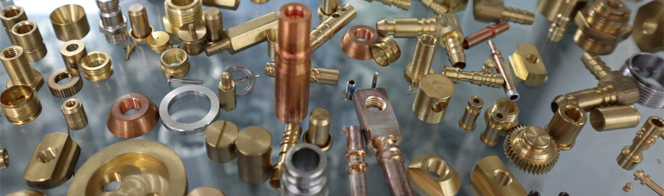 إدخالات نحاسية دقيقة مكونات مصنعة بتقنية CNC Swiss إدخالات نحاسية عالية الدقة يتم إنتاجها باستخدام التصنيع السويسري باستخدام الحاسب الآلي للموصلات الكهربائية والتجميعات الملولبة