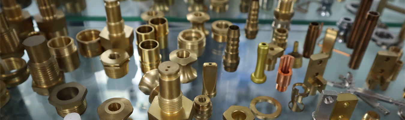 عملية إنتاج أدوات تثبيت باستخدام CNC لأدوات تثبيت مخصصة مصنعة آليًا بدقة عالية ومراقبة جودة متسقة